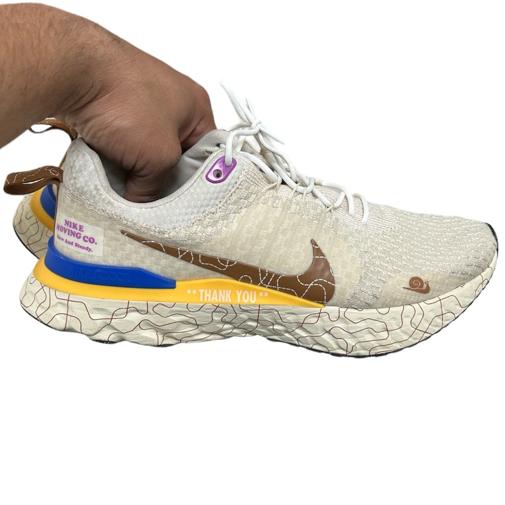 Nike Men Moving Company, Have a Nike Day Cream Brown Blue Yellow Shoes